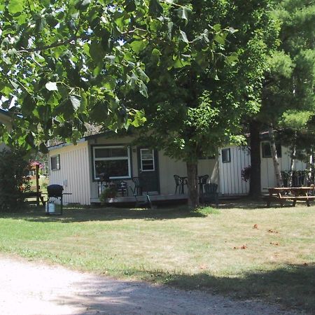Colonial Bay Motel And Cottages Huntsville Dış mekan fotoğraf