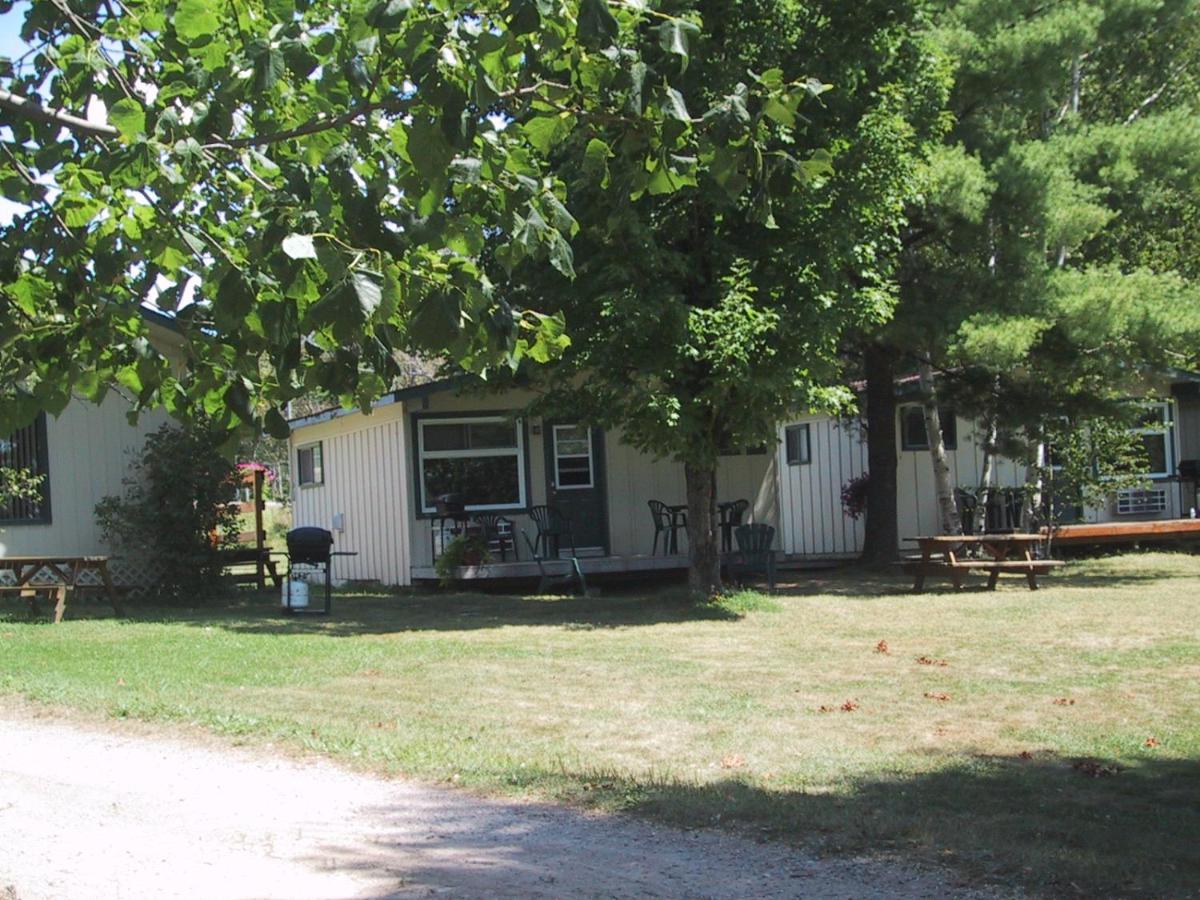 Colonial Bay Motel And Cottages Huntsville Dış mekan fotoğraf