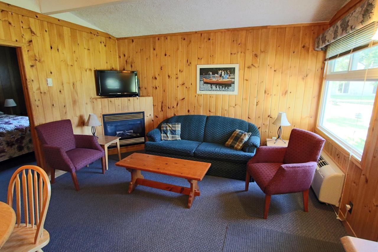 Colonial Bay Motel And Cottages Huntsville Oda fotoğraf