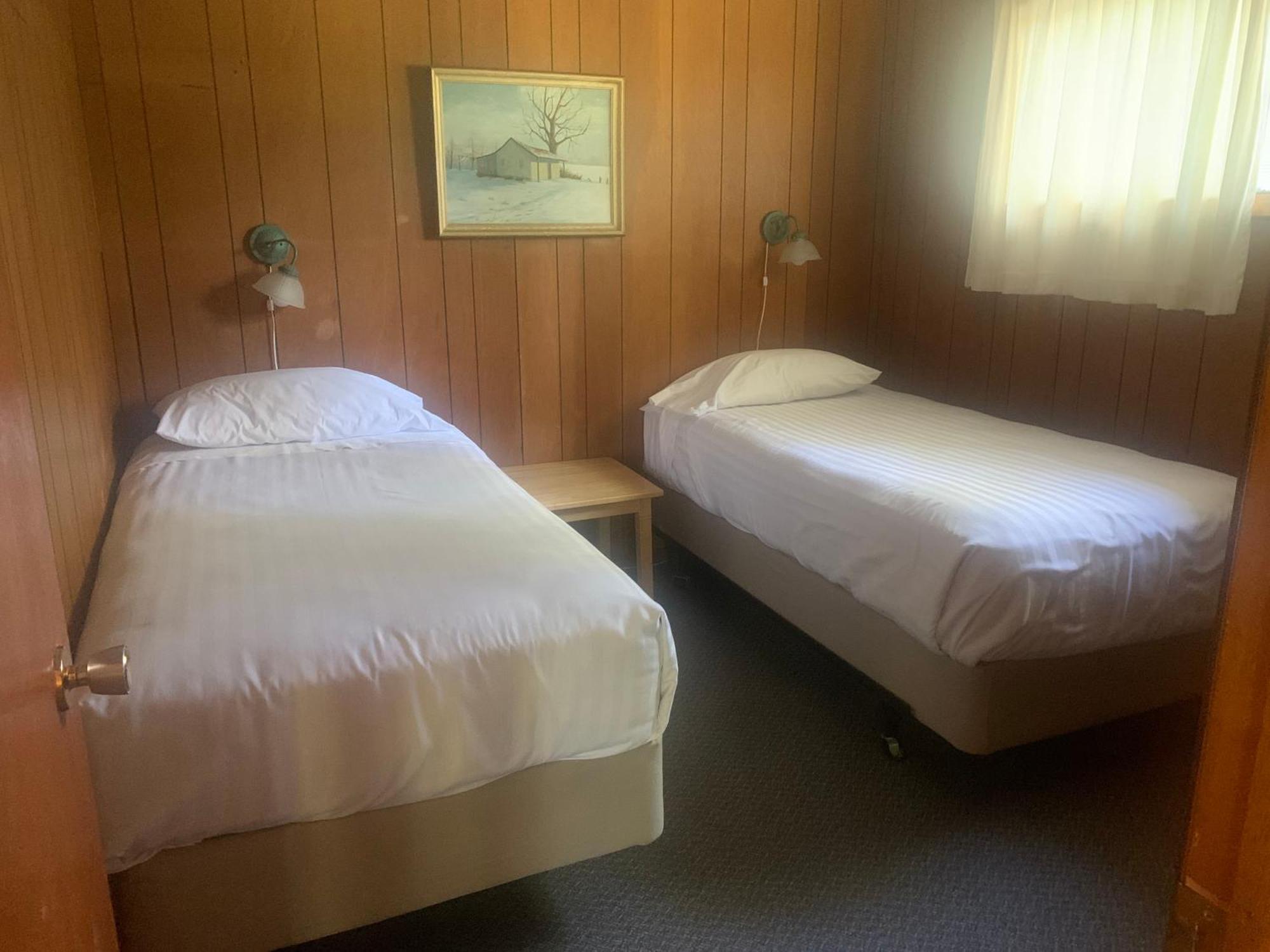 Colonial Bay Motel And Cottages Huntsville Dış mekan fotoğraf